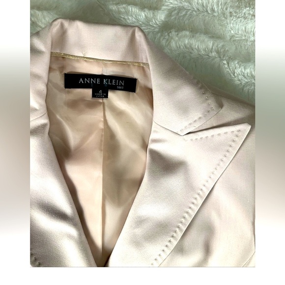 Anne Klein Women’s Size 4 Blush 2 Piece Skirt Suit Mock Pockets Business Career - Picture 4 of 15
